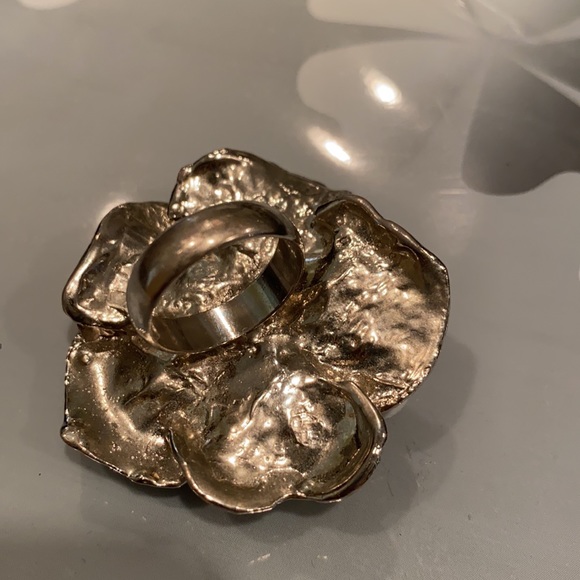 🔴Bebe Flower Ring - Picture 3 of 3